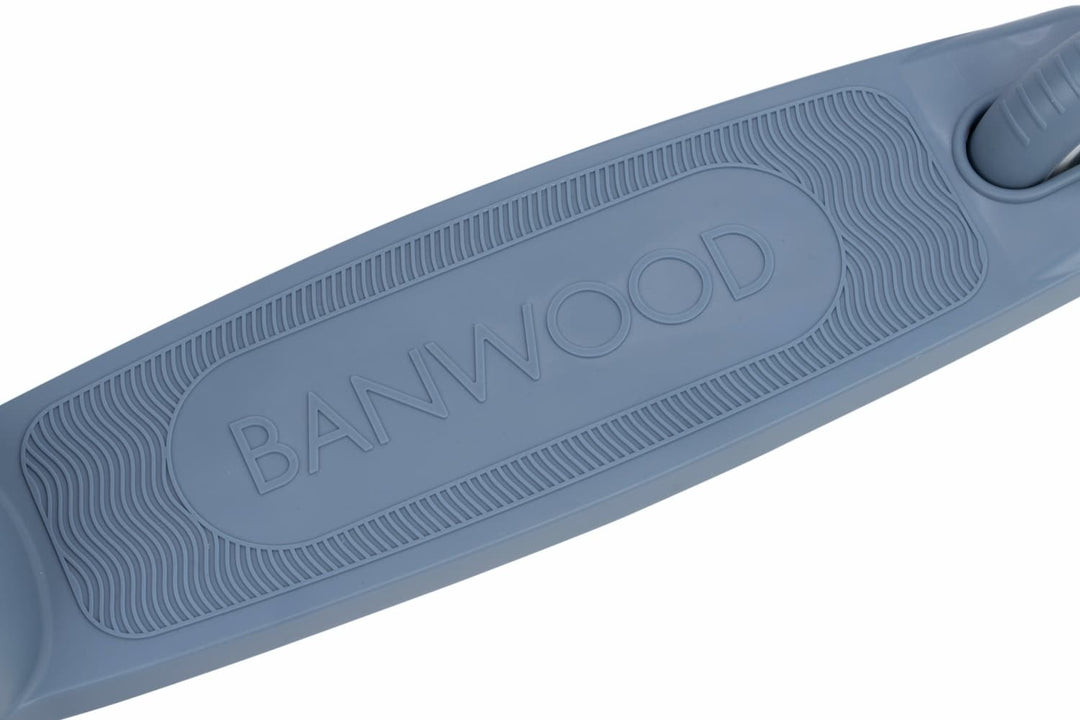 Blue scooter deck with 'Banwood' branding on a white background