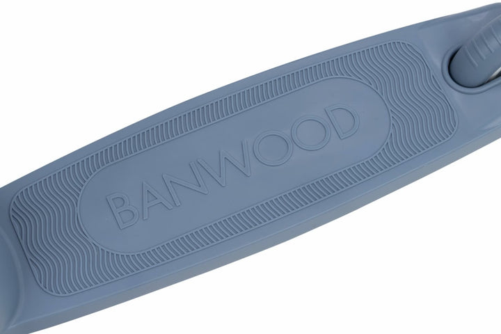 Blue scooter deck with 'Banwood' branding on a white background