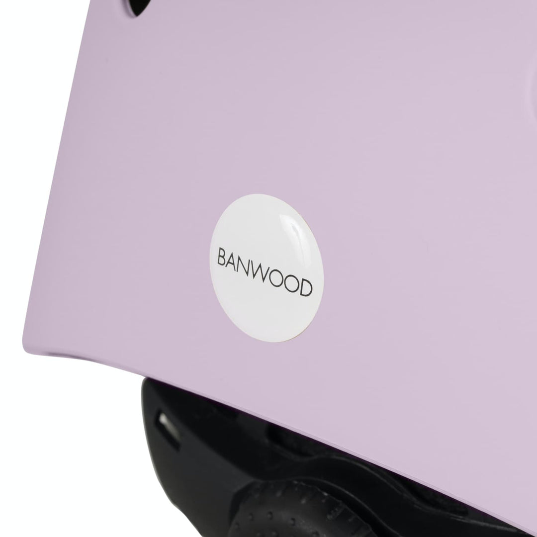 Close-up of a lavender helmet with a white 'Banwood' label on a white background