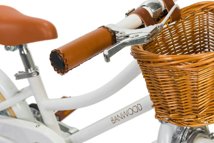 CLose up of Banwood Classic Bicycle handlebar and seat