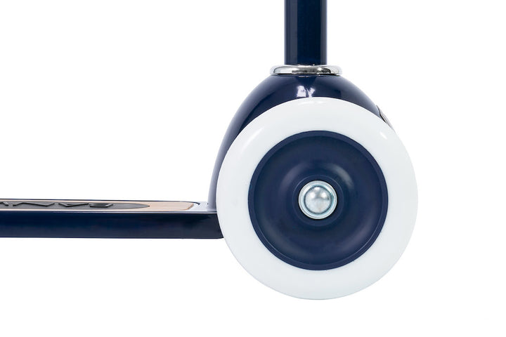 Side view of navy blue Banwood Scooter  wheel