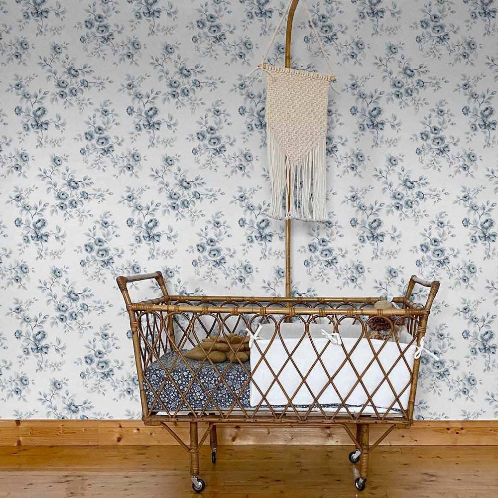 Dekornik Blue Roses Wallpaper in nursery