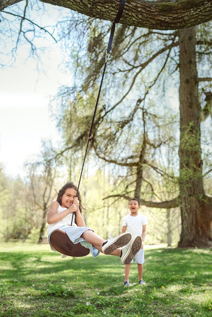 Children playing outside on the Lillagunga Disco Swing