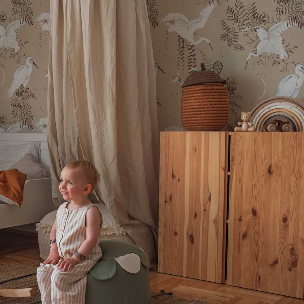 Dekornik Herons Wallpaper in bedroom with child sitting on pouf cushion