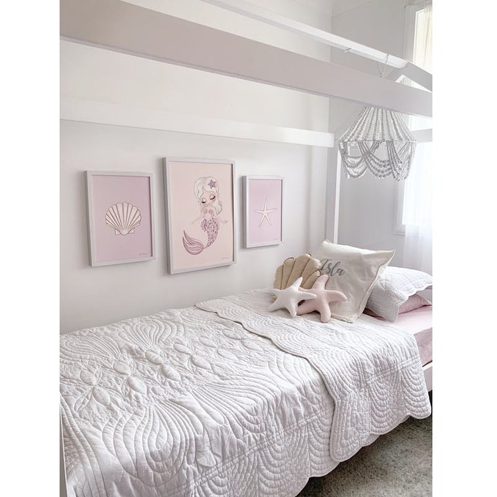 Isla Dream Prints Starfish Print in bedroom